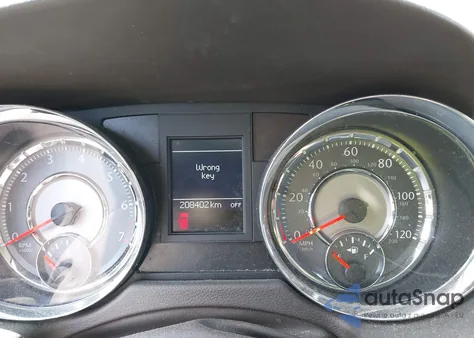 2011 Chrysler Town & Country Touring z USA, uszkodzony, nr VIN 2A4RR5DG2BR780023